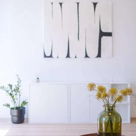 Newly Built In Vibrant Neighbourhood Apartamento Praga