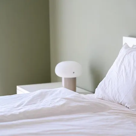 Newly Built In Vibrant Neighbourhood Apartamento *