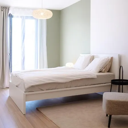Newly Built In Vibrant Neighbourhood *
