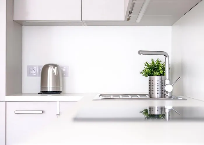 Newly Built In Vibrant Neighbourhood Apartment *