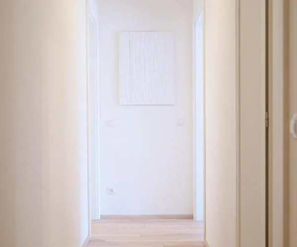 Newly Built In Vibrant Neighbourhood