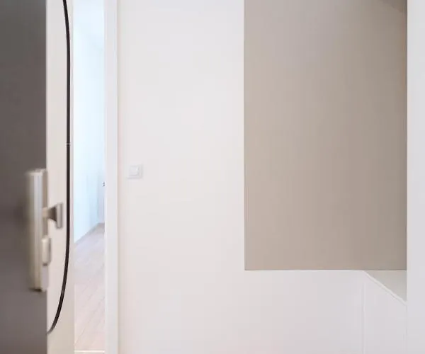 Newly Built In Vibrant Neighbourhood Apartment