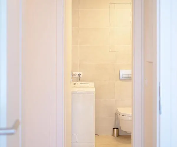 Newly Built In Vibrant Neighbourhood Prague