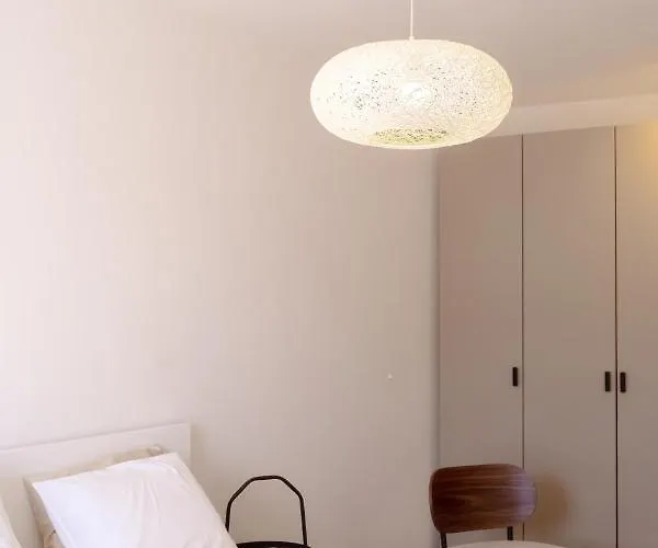 Newly Built In Vibrant Neighbourhood Prague